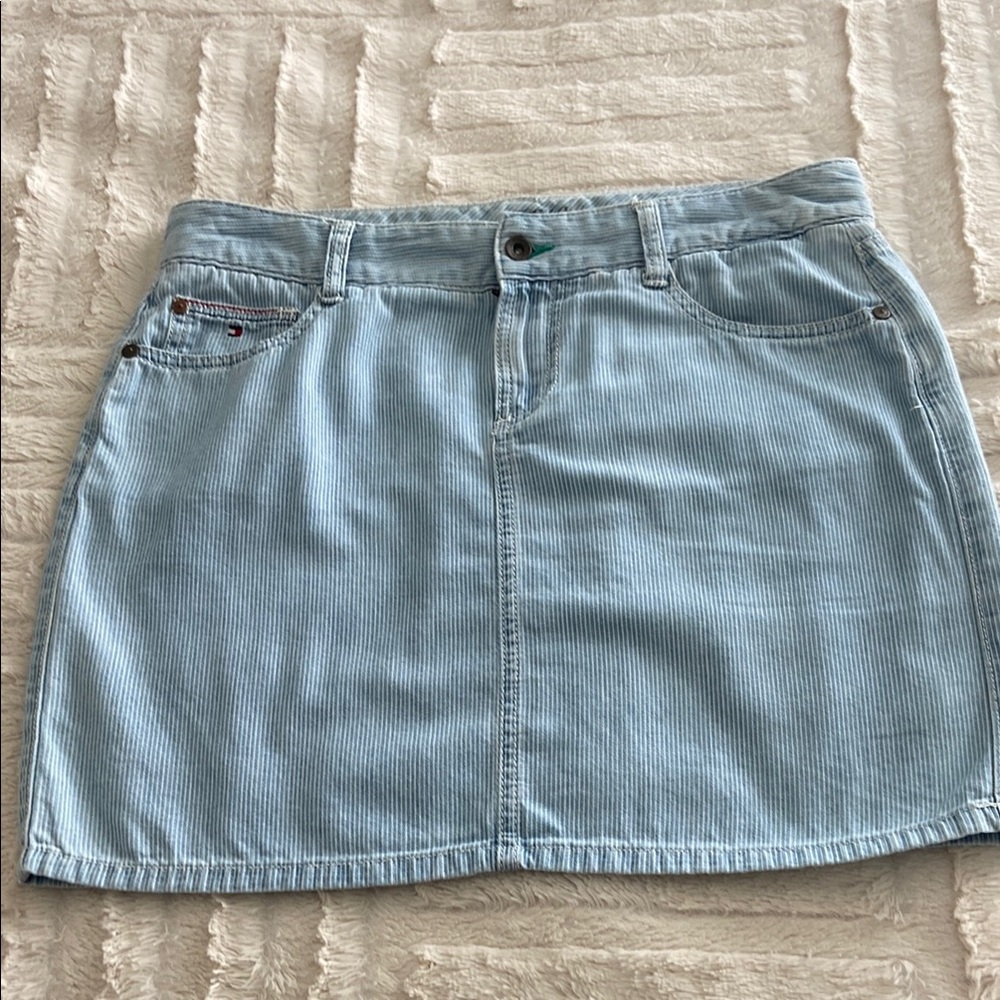 Tommy Hilfiger Pin Stripe Blue Denim Skirt 5 Pockets Size 6 100% Cotton
